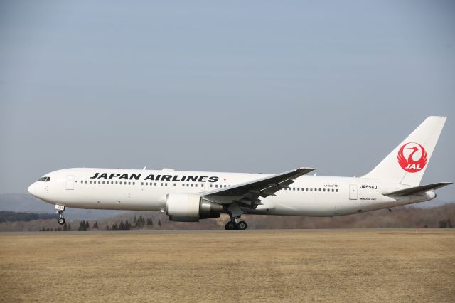 BOEING 767-300 (JA656J) - March 18 2015