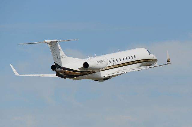 Embraer ERJ-135 (N904LX)