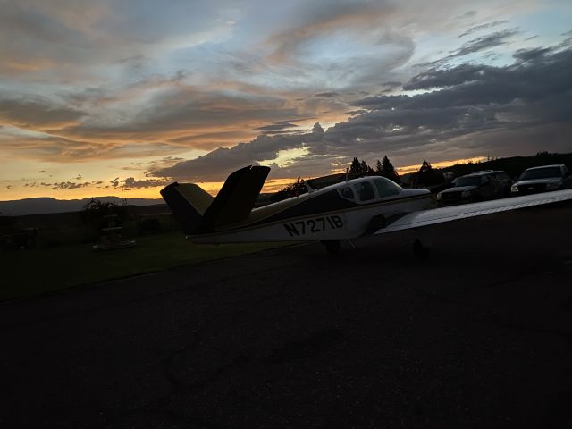 Beechcraft 35 Bonanza (N7271B)