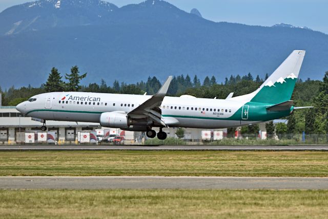 Boeing 737-800 (N916NN)