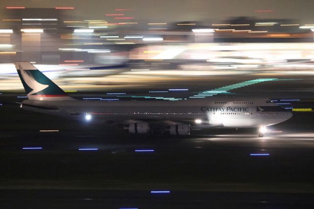 Boeing 747-400 (B-HUJ)