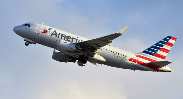Airbus A319 (N4032T)