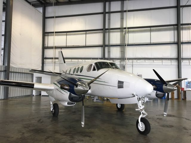 Beechcraft King Air 90 (N17VC)