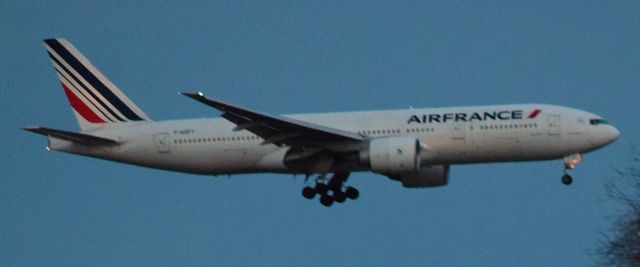 Boeing 777-200 (F-GSPY)
