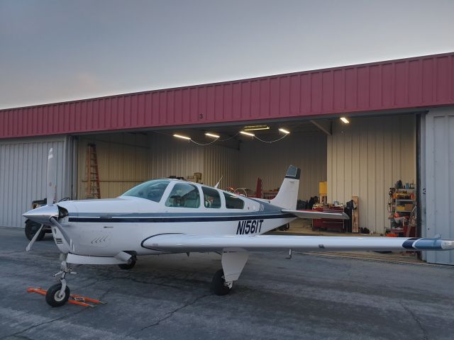 Beechcraft Bonanza (33) (N1561T)