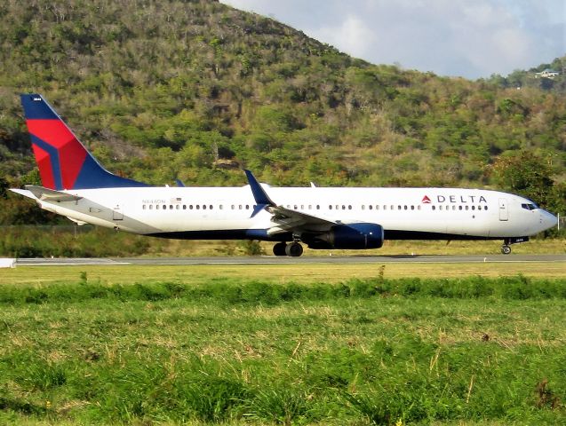 Boeing 737-900 (N845DN)
