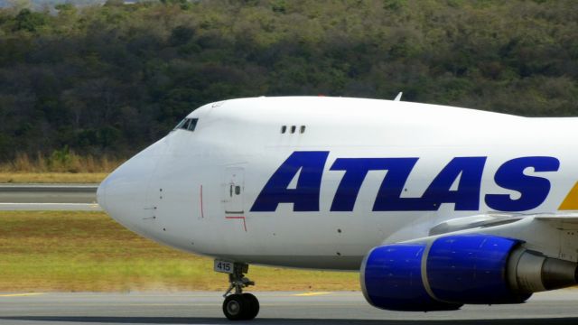 Boeing 747-200 (N415MC)