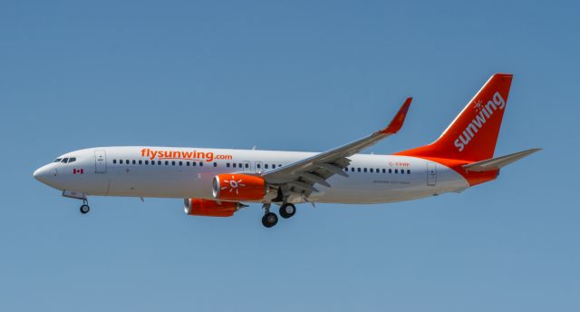Boeing 737-800 (C-FPRP)