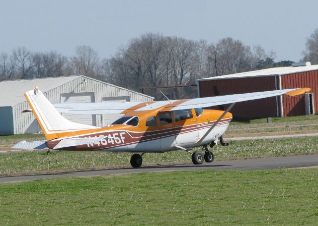 Cessna 206 Stationair (N4645F) - Taxiing to runway 32 at the Downtown Shreveport airport.