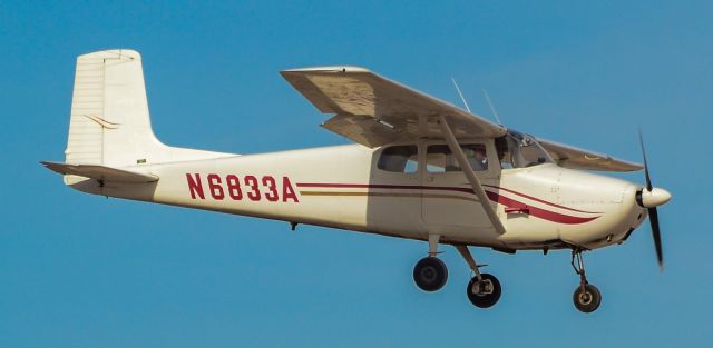 Cessna Skyhawk (N6833A) - N6833A 1956 Cessna 172 Skyhawk s/n 28933 - North Las Vegas Airport (IATA: VGT, ICAO: KVGT, FAA LID: VGT)br /Photo: Tomás Del Corobr /February 15, 2020