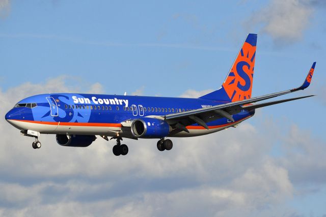 Boeing 737-800 (N801SY)