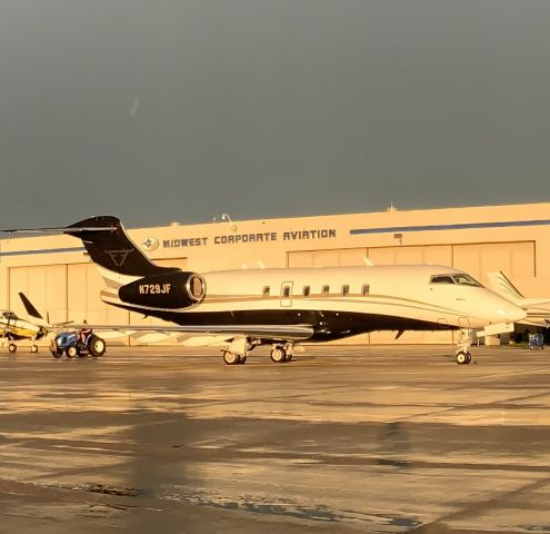 Bombardier Challenger 300 (N729JF) - Early morning shower