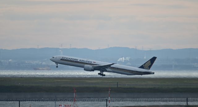 Boeing 777-200 — - November 23, 2024br /Takeoff at RWY05(D).br /Aircraft number unknown.