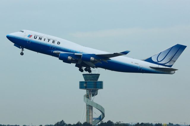 Boeing 747-200 (N182UA)