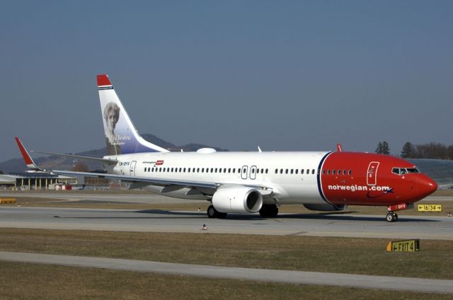 Boeing 737-800 (LN-DYV)