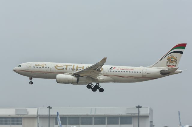 Airbus A330-200 (A6-EYD)