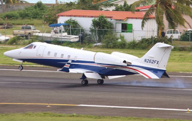 Learjet 60 (N262FX)