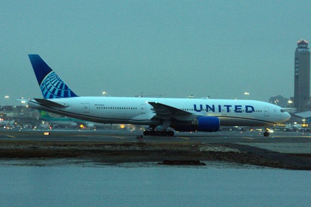 Boeing 777-200 (N792UA)