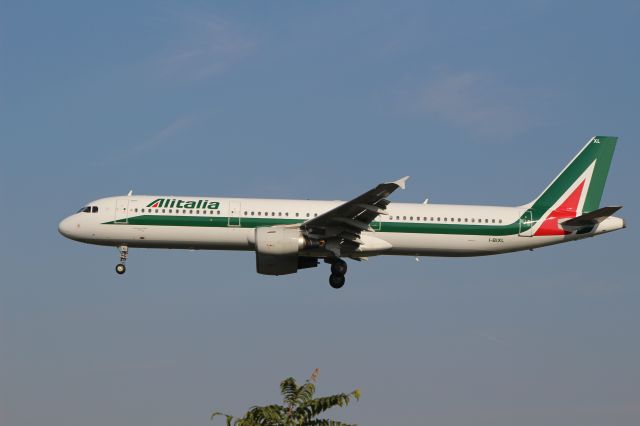 Airbus A321 (I-BIXL)