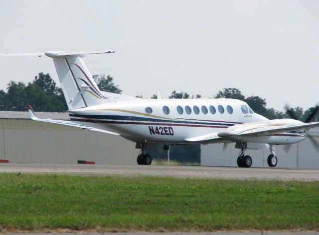 Beechcraft Super King Air 350 (N42ED) - Touchdown at Downtown Shreveport.