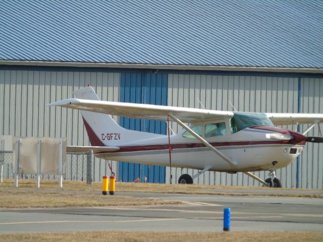 Cessna Skylane (C-GFZV) - I got this from across two taxiways, and 1 runway... just BTW