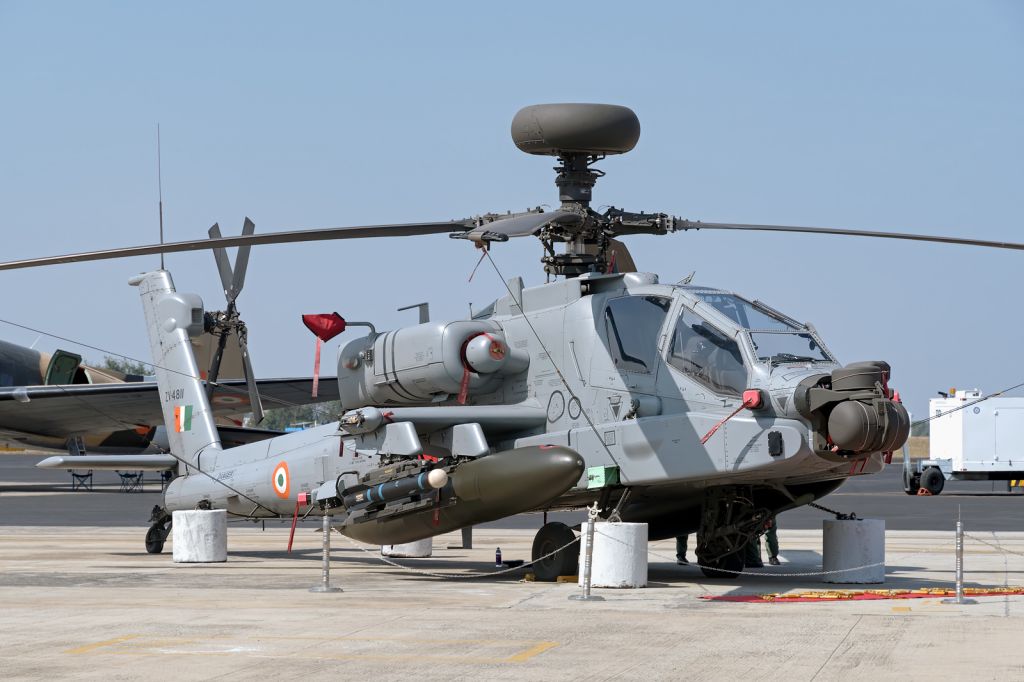 RFD4811 — - Apache Indian!  The potent Apache of 125(H) Sqn. “Gladiators” equipped with the Ka band Longbow FCR and Hellfire missile stands for all to admire at Aero India 2021.  Inducted on 3 Sept. 2019 by Air Chief Marshal BS Dhanoa at AFS Pathankot, the helicopter is a force multiplier on the battlefield.  It was interesting to see how much interest the Apache generated among Army Aviation Corps pilots at the airshow, who will receive their machines in 2021.
