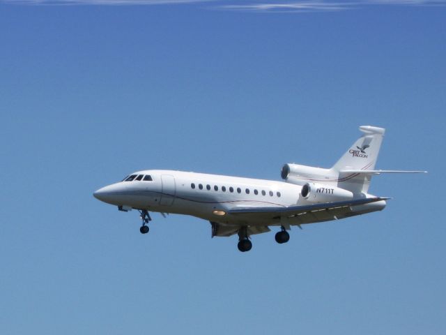 Dassault Falcon 900 (N711T) - One of the best looking Grey Falcons I ever seen.   Shown here on approach in the Spring of 2012.