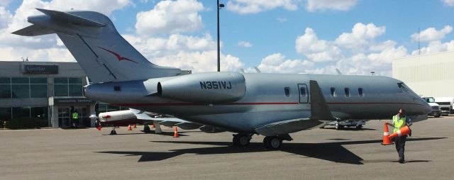 Bombardier Challenger 300 (N351VJ)