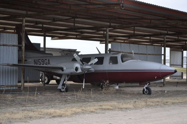 Piper Aerostar (N159GA) - Hasnt been flown in who knows when.  What a waste.