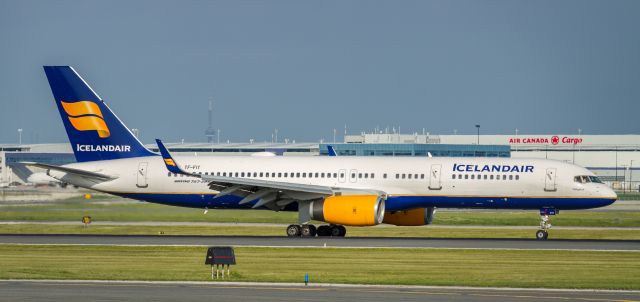 Boeing 757-200 (TF-FIT)