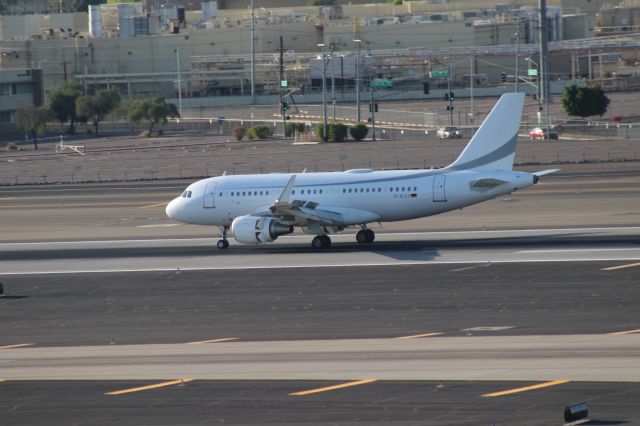 Airbus A318 (D-ALEX)