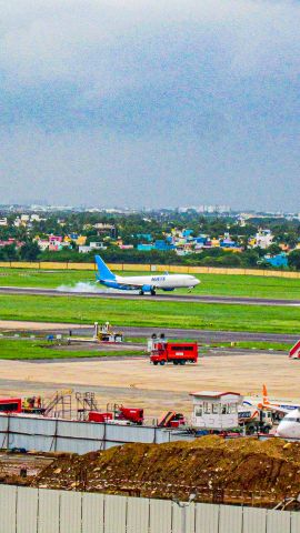 Boeing 737-700 (9M-WWB)
