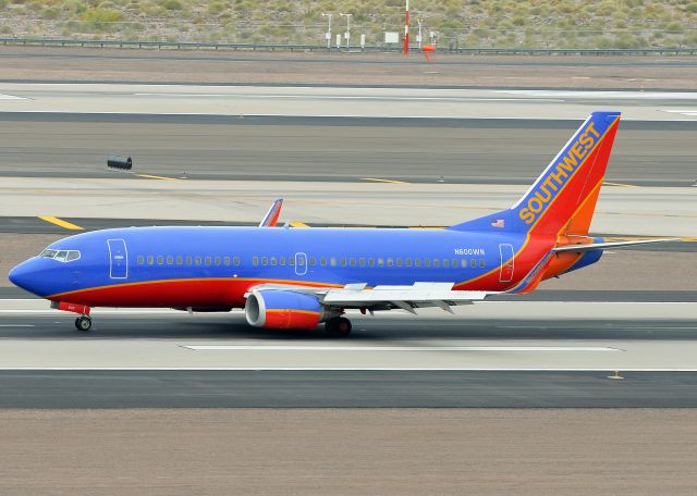 BOEING 737-300 (W600WN)