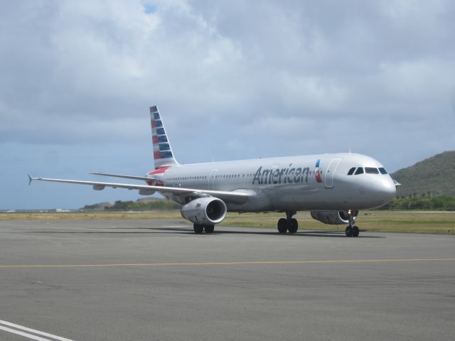 Airbus A321 (N926UW)