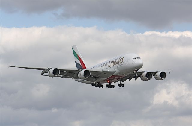 Airbus A380-800 (A6-EDE) - Landing Lester B. Pearson Intl Airport,August 24,2009