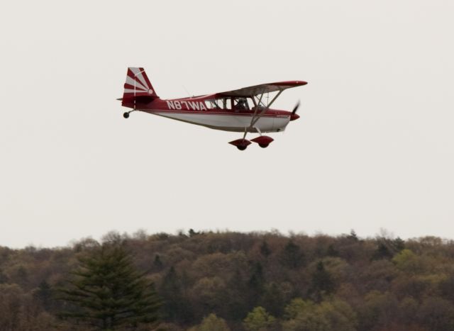 CHAMPION Decathlon (N87WA) - Landing RW26. RELIANT AIR has the best fuel prices on the Danbury (KDXR) airport.