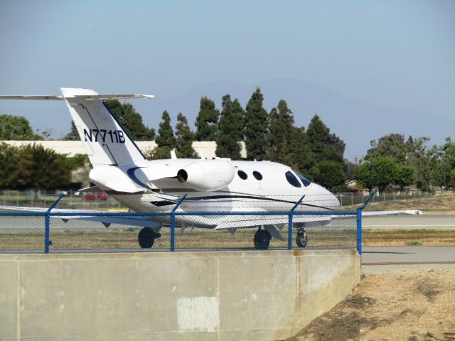 Cessna Citation Mustang (N7711B) - Taxiing to RWY 30