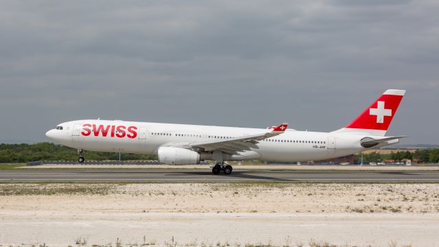 Airbus A330-300 (HB-JHF)