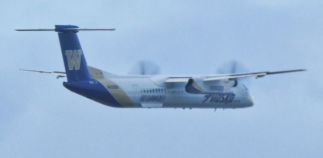 de Havilland Dash 8-400 (N435QX)