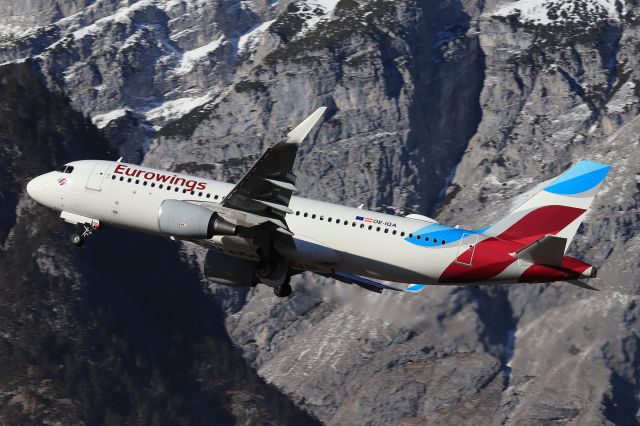 Airbus A320 (OE-IQA)