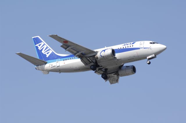 Boeing 737-500 (JA355K) - Final Approach to Haneda Intl Airport  R/W16L on 2010/5/16 ANA c/s