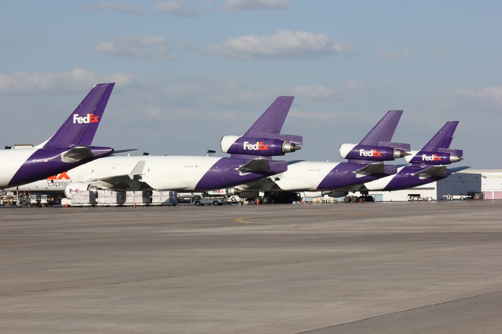 Boeing MD-11 (N574FE)