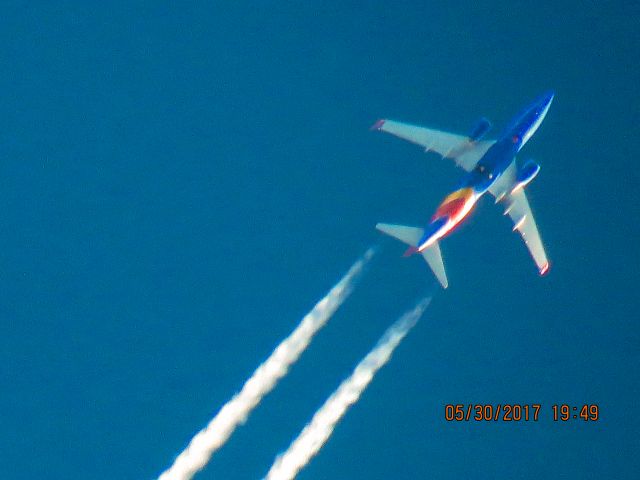 Boeing 737-700 (N7831B)