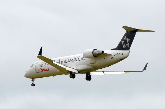 Canadair Regional Jet CRJ-200 (C-GQJA) - Air Canada Jazz CRJ-200ER Star Alliance