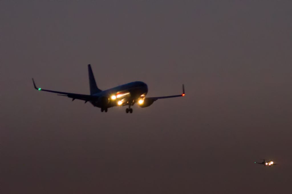 Boeing 737-800 —