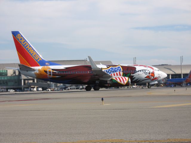 Boeing 737-700 (N918WN) - Holding on RWY 19R