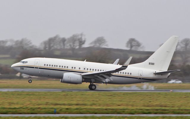 16-8981 — - convoy4941 usn c-40a 168981 landing at shannon 18/2/18.