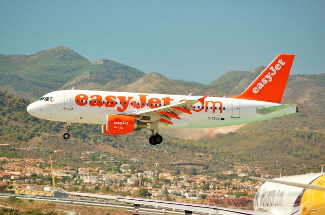 Airbus A319 (G-AZGD)