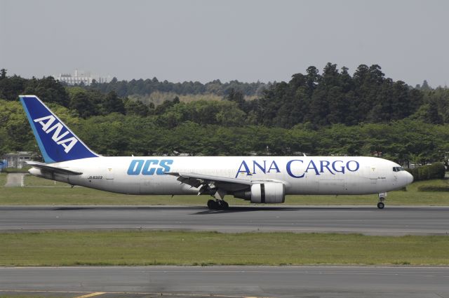 BOEING 767-300 (JA8323) - Touchdown at Narita Intl Airport Rwy34L on 2015/05/02