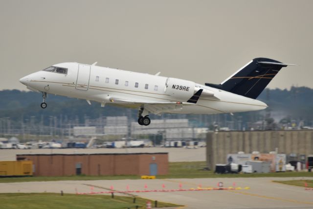 Bombardier Challenger 300 (N39RE) - 08-15-21